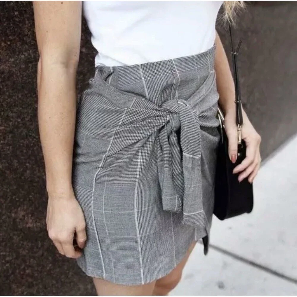 Who What Wear Women’s‎ Wrap Skirt Plaid Black White Purple Size 6 Zip